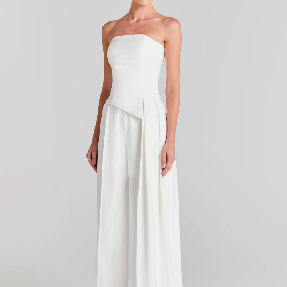 Elegant White Strapless top